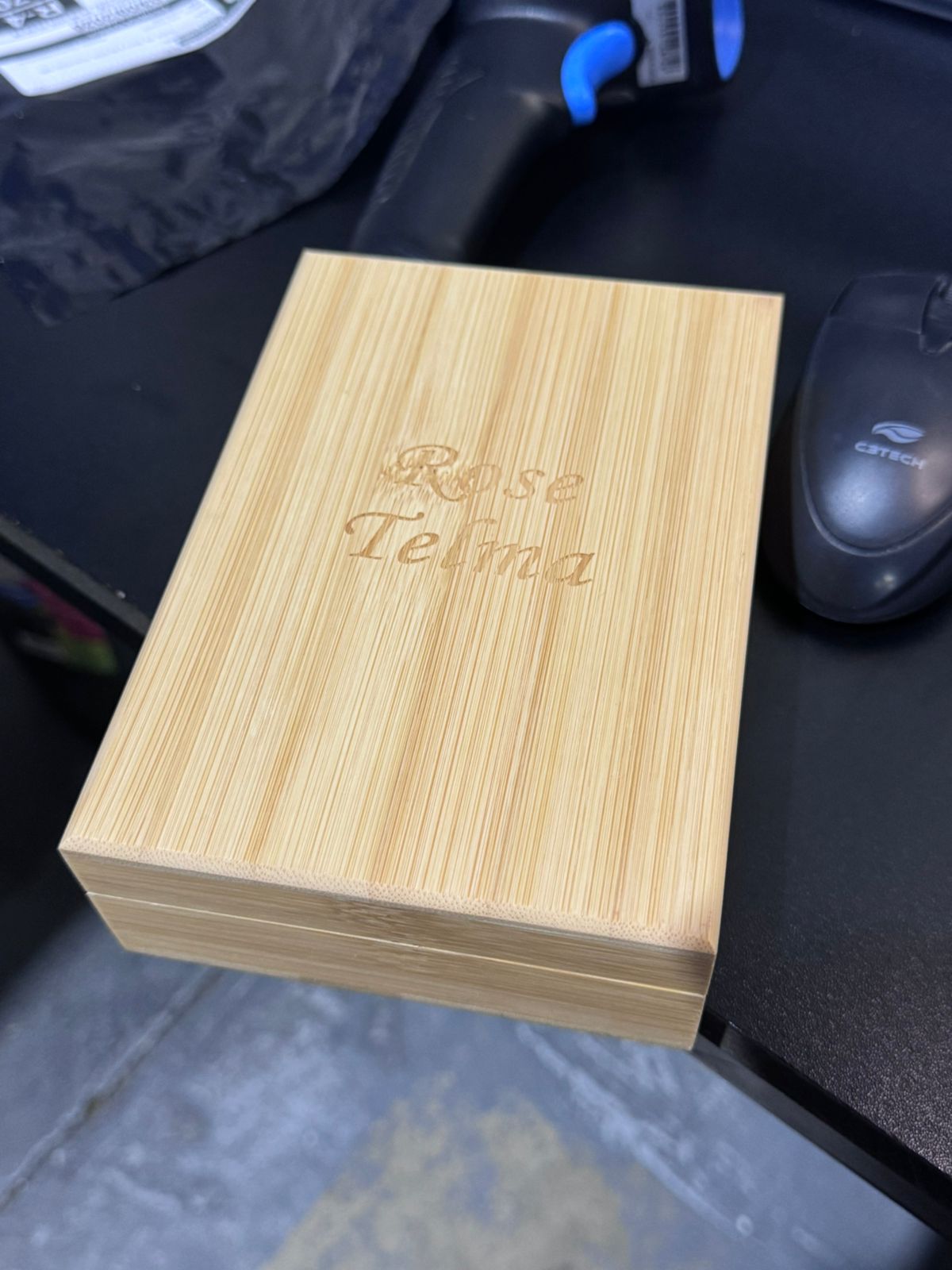 Kit Vinho com 2 peças Haddra em Caixa de madeira